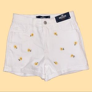 NWT Hollister White Flower Shorts | 0, w24